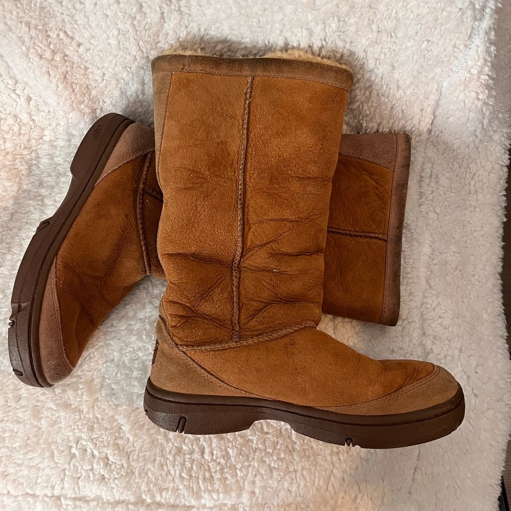 UGG Ultimate Tall Women’s Boots Size 7 Shearling Interior Brown Tan Cozy Winter